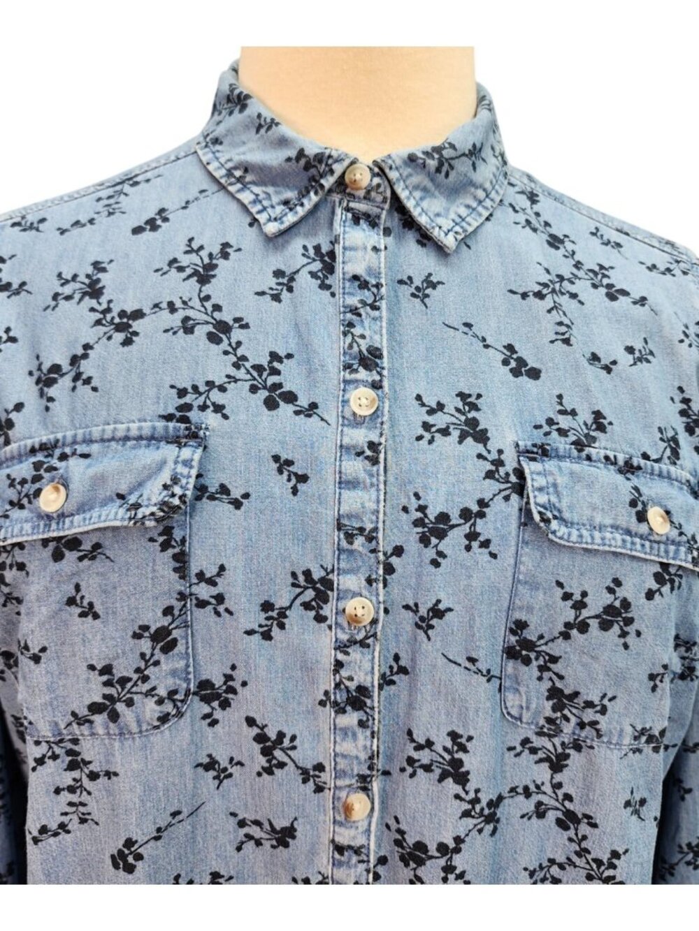 Croft & Barrow Button Up Shirt Women’s XXL • Floral Print • Faded Denim Blue